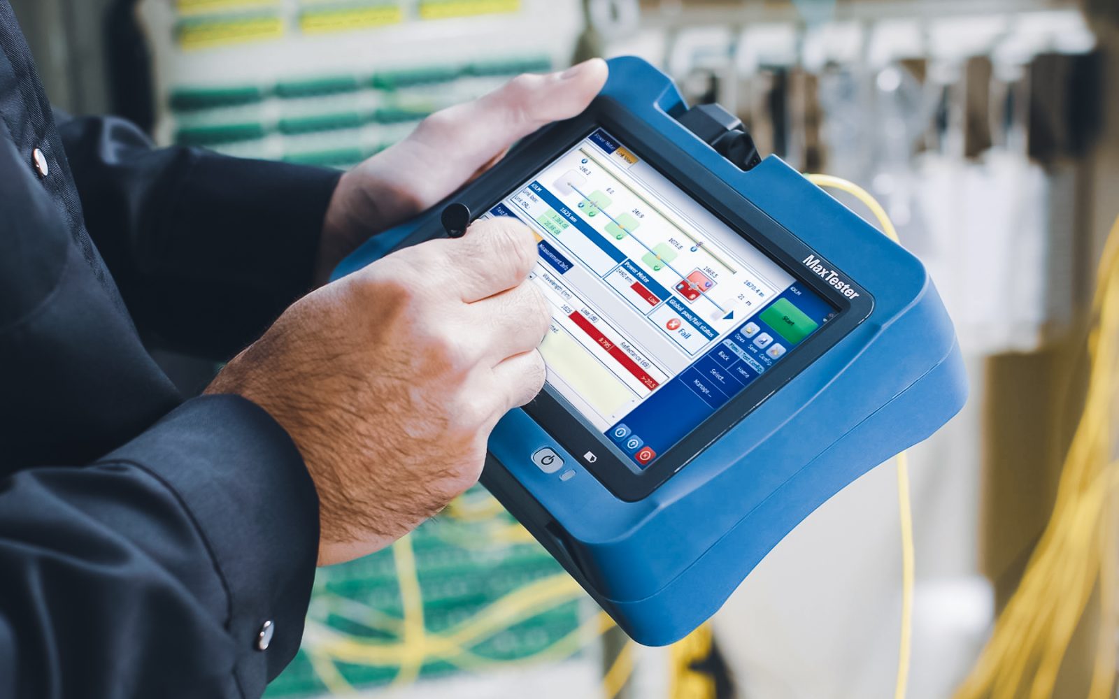 Компактний корпус EXFO MaxTester 700D з сенсорним екраном для роботи у приміщенні або на вулиці. Компактный корпус EXFO MaxTester 700D с сенсорным экраном для работы в помещении или на улице. Compact case of EXFO MaxTester 700D with touch screen for indoor or outdoor use. Моделі: EXFO MAX-715D-SM1, EXFO MAX-715D-SM8, EXFO MAX-720D-SM1, EXFO MAX-720D-SM8, EXFO MAX-720D-Q1-QUAD, EXFO MAX-730D-SM1, EXFO MAX-730D-SM3, EXFO MAX-730D-SM7, EXFO MAX-730D-SM8, EXFO MAX-735D-SM1, EXFO MAX-735D-SM3, EXFO MAX-735D-SM8.